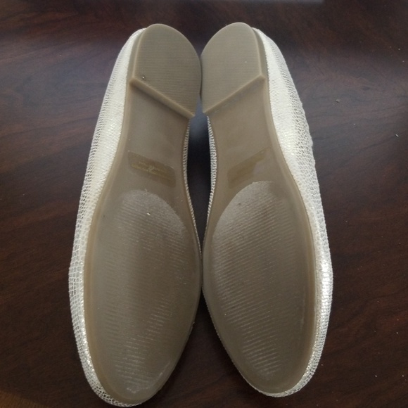 Athena Alexander Scallop Gold Ballet Flats - Picture 5 of 8